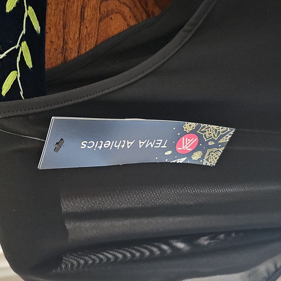 Yoga/athleisure NWT, 1X - Picture 2 of 4